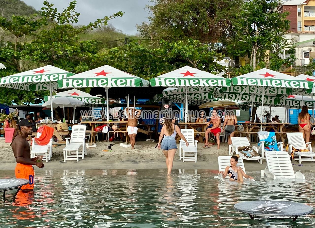 Le P'ti Bateau restaurant sur la plage de Grande Anse Martinique