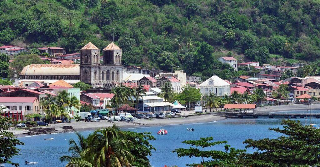 village touristique à la plage en Martinique