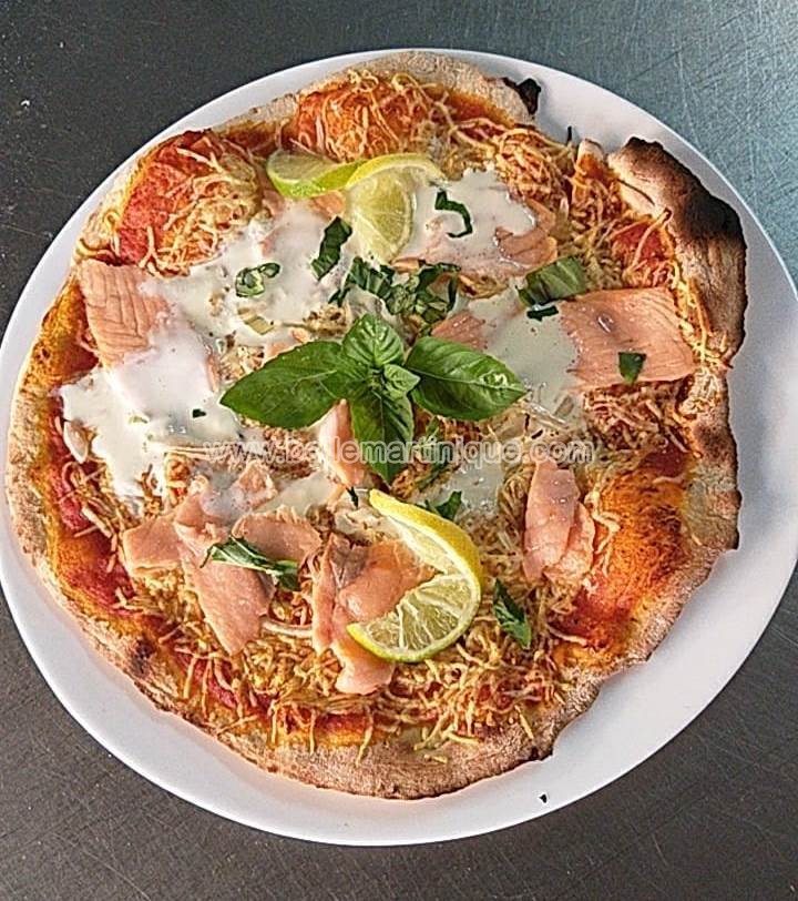 pizza-saumon-cabane-de-malou'jah-anse-mitan-martinique