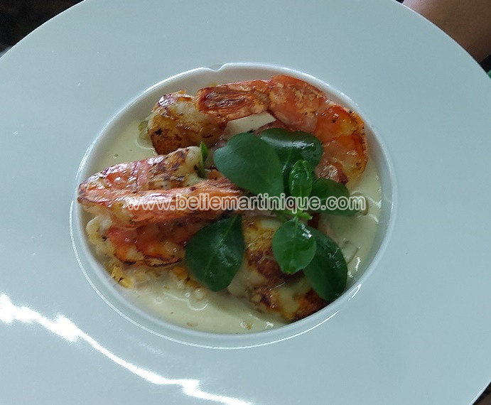 Duo de crevettes et noix de st jacques sur lit de lentilles corail au lait de coco (Chef Jean-Jacques HAUTERVILLE) Restaurant Sous Le Manguier – Le Marin
