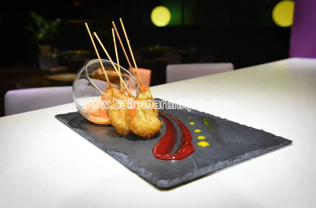 Crevettes panées, purée de poivrons rouges (Cheffe Roxane FAVREAU Restaurant Le 1643 Le Carbet)
