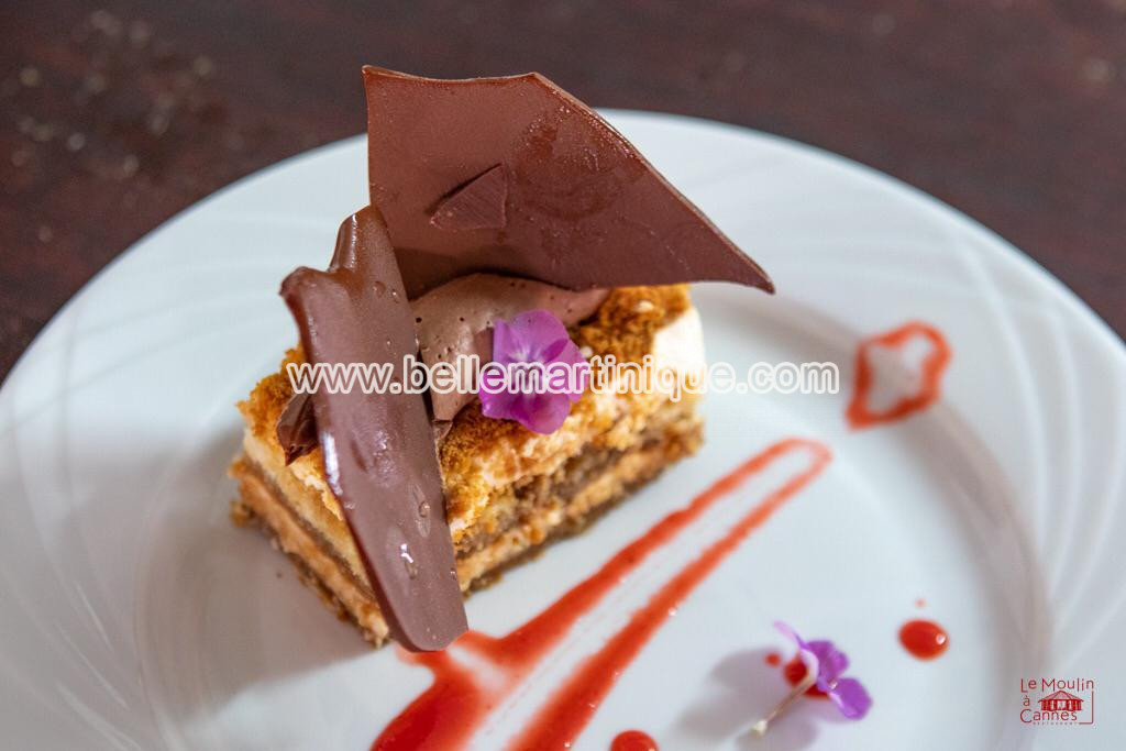 Tiramisu chocolat groseille (Chef Gilles MALIDOR Restaurant Le Moulin à Cannes Saint Pierre)