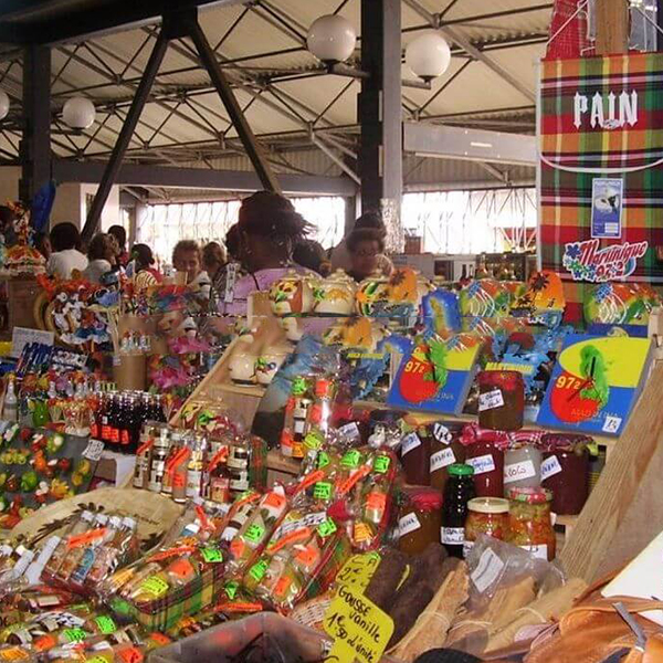marché-fort-de-france-epices-produits-locaux-souvenirs-martinique